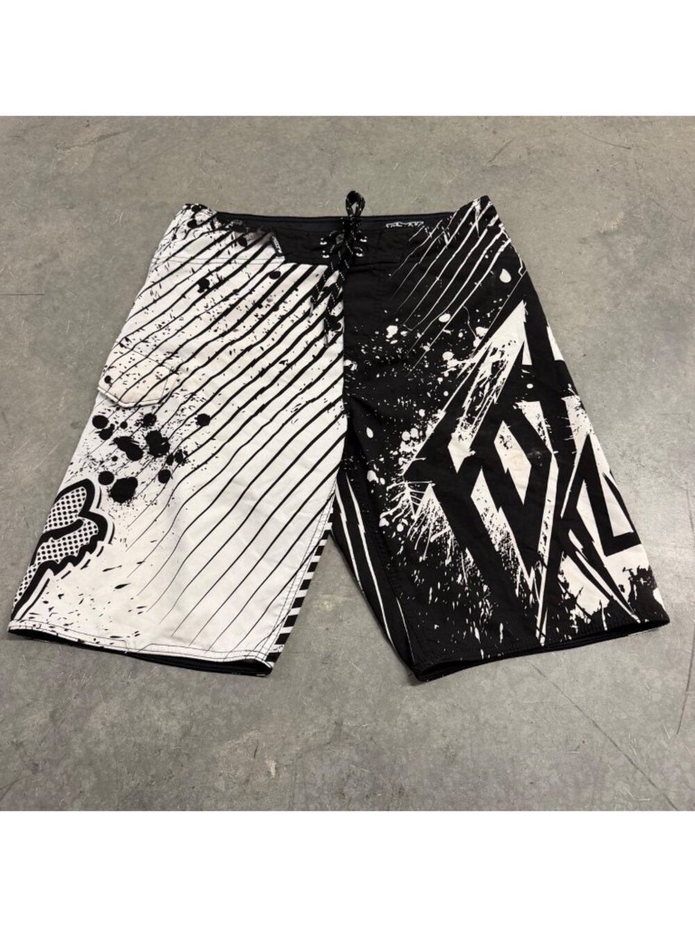 Y2K Fox Racing Mens Black & White Graphic Boardshorts Size 32